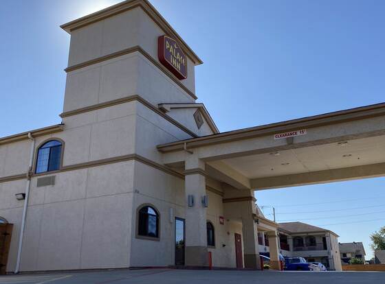 Palace Inn Westheimer allows check-in for 18 year-old guests