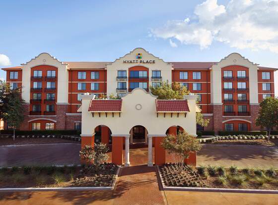 Hyatt Place Fort Worth/Historic Stockyards allows check-in for 18 year-old guests