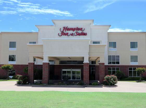 Hampton Inn & Suites Stephenville allows check-in for 18 year-old guests