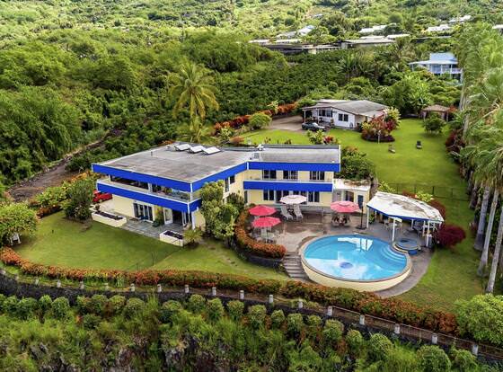 Luana Nai'a Inn allows check-in for 18 year-old guests