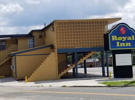 Royal Inn allows check-in for 18 year-old guests