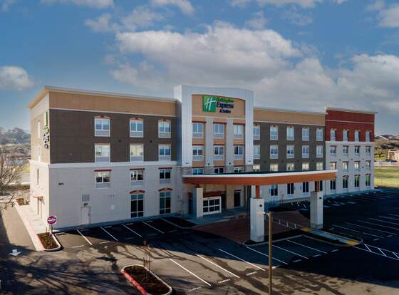 Holiday Inn Express and Suites Hollister, an IHG Hotel allows check-in for 18 year-old guests