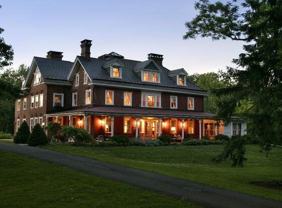 Cameron Estate Inn & Restaurant allows check-in for 18 year-old guests