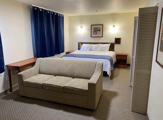 Red Rock Lodge allows check-in for 18 year-old guests