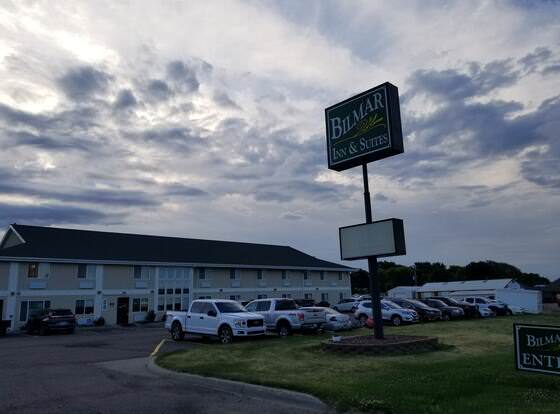Bilmar Inn & Suites Dell Rapids allows check-in for 18 year-old guests