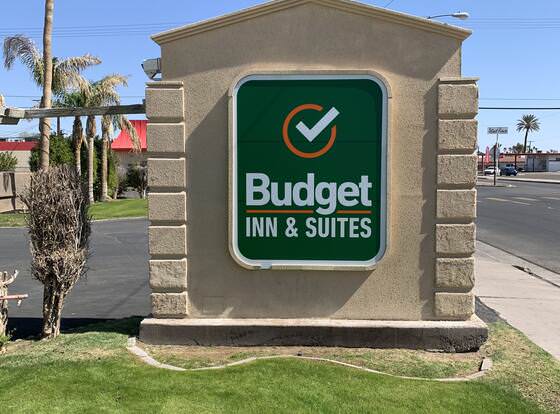 Budget Inn and Suites El Centro allows check-in for 18 year-old guests