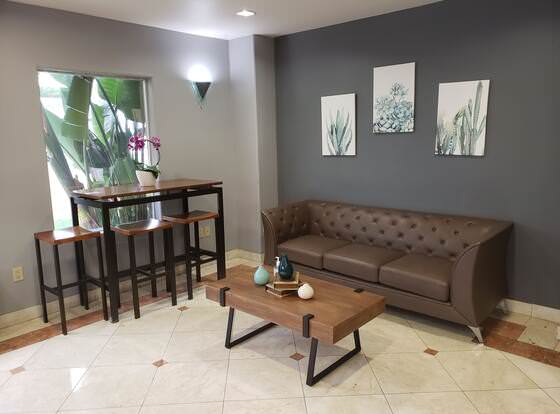 Portofino Inn Burbank allows check-in for 18 year-old guests