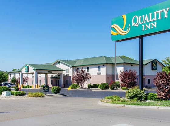 Quality Inn Junction City - Near Fort Riley allows check-in for 18 year-old guests