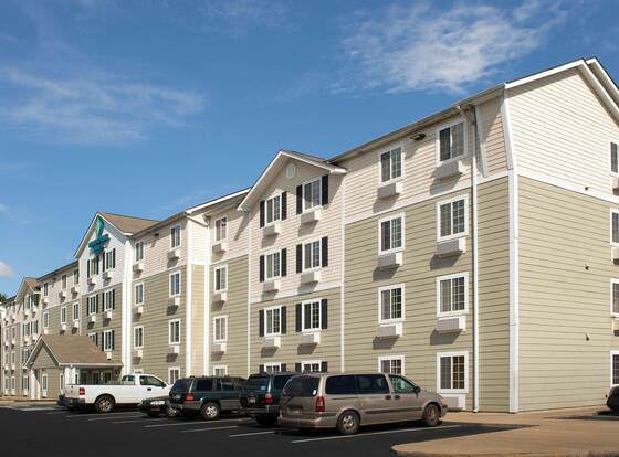 WoodSpring Suites Memphis Northeast allows check-in for 18 year-old guests