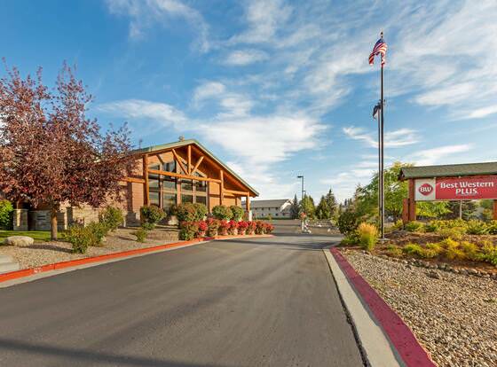 Best Western Plus McCall Lodge & Suites allows check-in for 18 year-old guests