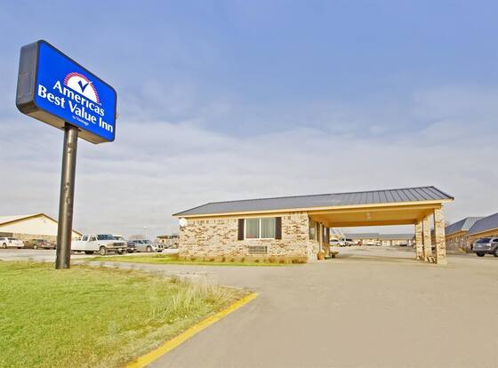 Americas Best Value Inn Gainesville, TX allows check-in for 18 year-old guests