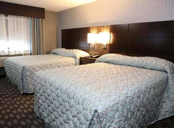 Red Carpet Inn Elmwood Park allows check-in for 18 year-old guests