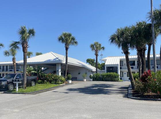 Village Inn Destin allows check-in for 18 year-old guests