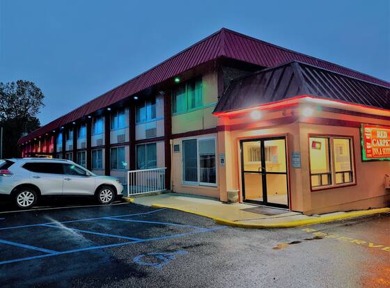 Red Carpet Inn Lima allows check-in for 18 year-old guests