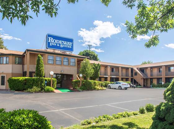 Rodeway Inn & Suites Branford - Guilford allows check-in for 18 year-old guests