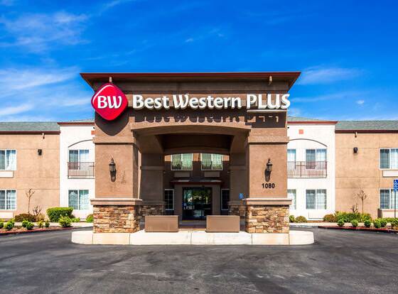 Best Western Plus Twin View Inn & Suites allows check-in for 18 year-old guests