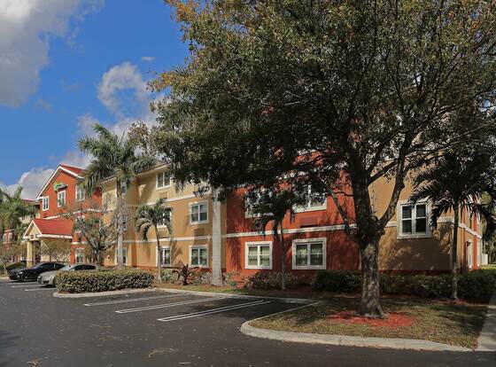 Extended Stay America Suites West Palm Beach Northpnt Corpor allows check-in for 18 year-old guests