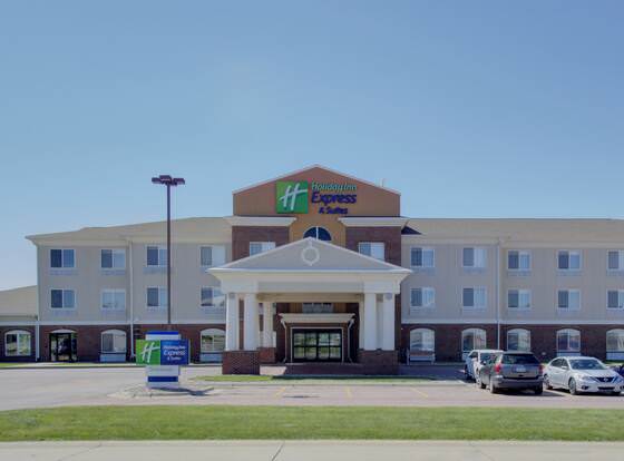Holiday Inn Express Hotel & Suites Le Mars, an IHG Hotel allows check-in for 18 year-old guests