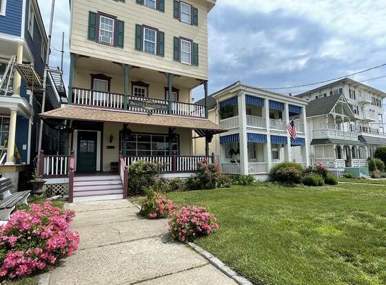 Bellevue Stratford Inn allows check-in for 18 year-old guests