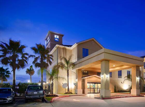 Best Western Sugarland Inn allows check-in for 18 year-old guests