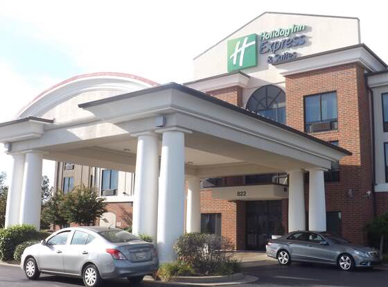 Holiday Inn Express Hotel & Suites Dyersburg, an IHG Hotel allows check-in for 18 year-old guests