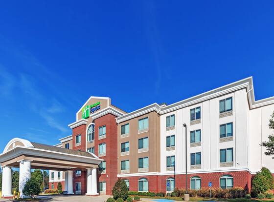 Holiday Inn Express & Suites West, an IHG Hotel allows check-in for 18 year-old guests