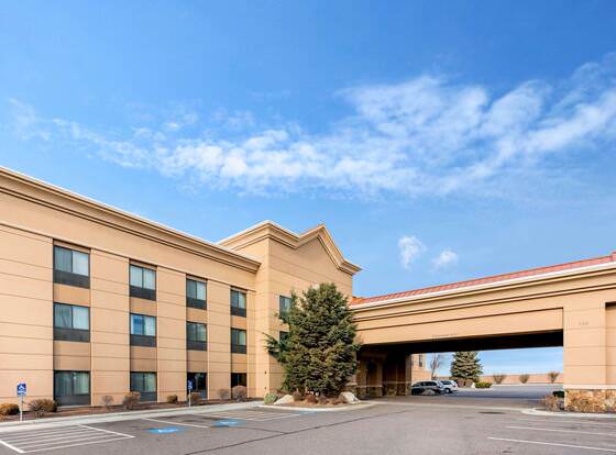 La Quinta Inn & Suites by Wyndham Twin Falls allows check-in for 18 year-old guests