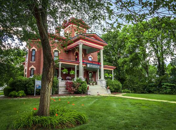 Lyons Twin Mansions allows check-in for 18 year-old guests