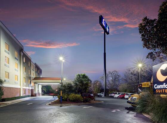 Comfort Suites Forsyth near I-75 allows check-in for 18 year-old guests