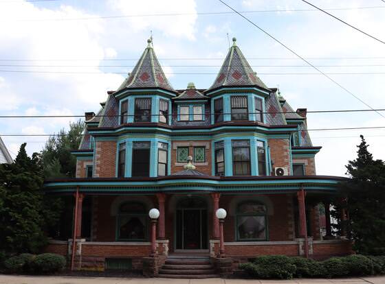 VAAST Bed & Breakfast allows check-in for 18 year-old guests