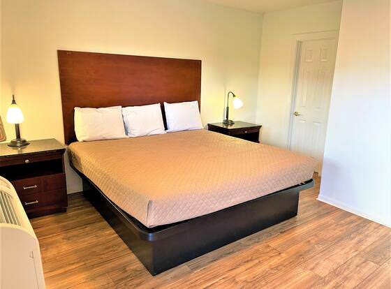 Budget Inn Giddings by Mukhi Hotels allows check-in for 18 year-old guests