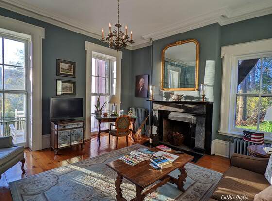 Cromwell Manor Inn allows check-in for 18 year-old guests