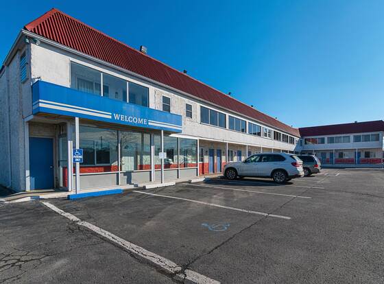 Motel 6 Frackville, PA allows check-in for 18 year-old guests