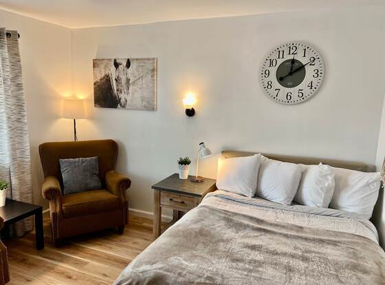 Cobmin Ridge Motel allows check-in for 18 year-old guests