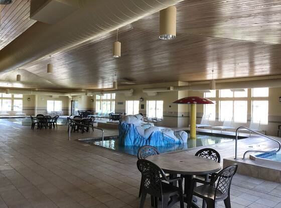 Country Inn & Suites by Radisson, Grand Forks, ND allows check-in for 18 year-old guests