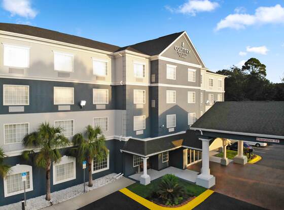 Country Inn & Suites by Radisson, Pensacola West, FL allows check-in for 18 year-old guests