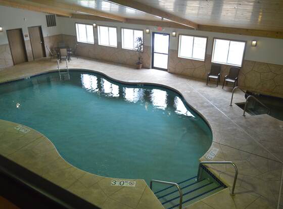 EconoLodge by Choice Hotels Rice Lake allows check-in for 18 year-old guests