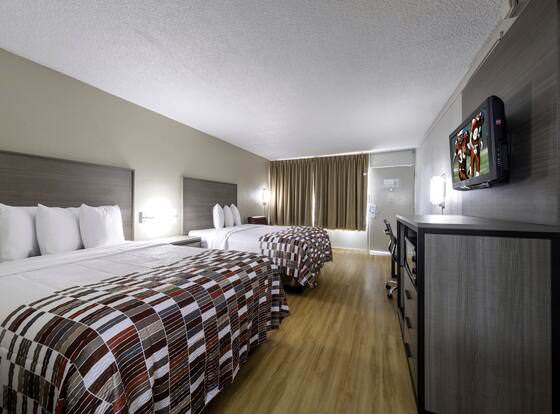 Red Roof Inn Charlottesville allows check-in for 18 year-old guests