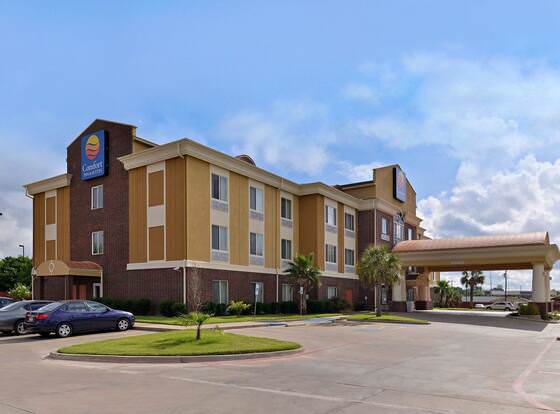 Comfort Inn & Suites allows check-in for 18 year-old guests