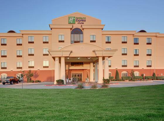 Holiday Inn Express & Suites Altus, an IHG Hotel allows check-in for 18 year-old guests