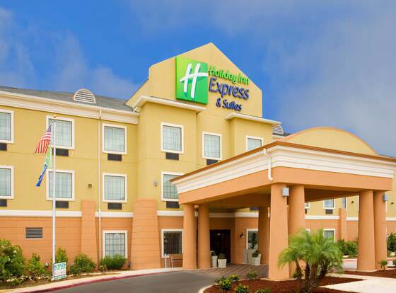 Holiday Inn Express Jourdanton - Pleasanton, an IHG Hotel allows check-in for 18 year-old guests