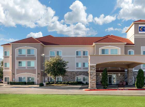 Comfort Inn & Suites Cedar Hill Duncanville allows check-in for 18 year-old guests