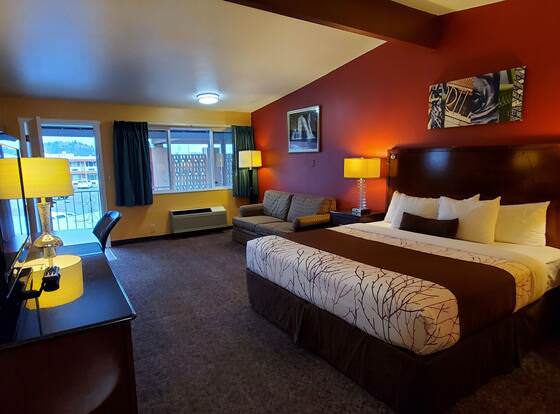 Olympic Inn & Suites allows check-in for 18 year-old guests