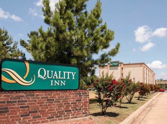 Quality Inn Shreveport allows check-in for 18 year-old guests