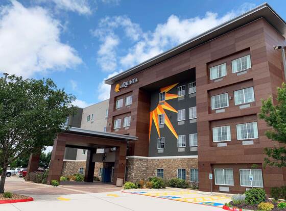  La Quinta Inn and Suites by Wyndham Schertz-San Antonio-Selma allows check-in for 18 year-old guests