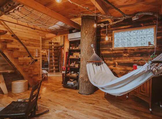 Treehouse over the water - Eagle's Nest allows check-in for 18 year-old guests