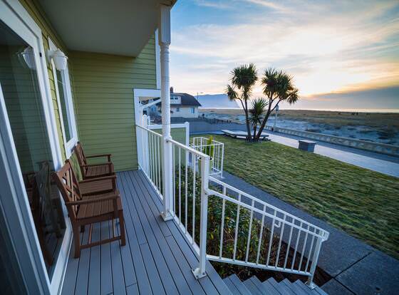 Inn of the Four Winds Oceanfront Seaside allows check-in for 18 year-old guests