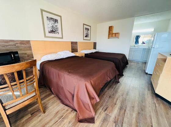Studio Lodge Macon Extended Stay allows check-in for 18 year-old guests