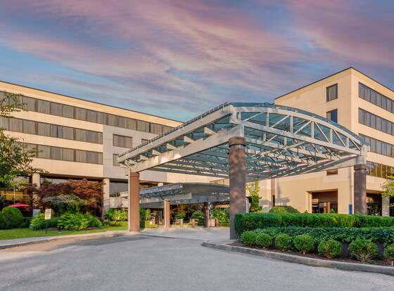 The Armon Hotel & Conference allows check-in for 18 year-old guests