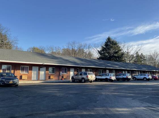 Hudson Valley 9w Motel allows check-in for 18 year-old guests